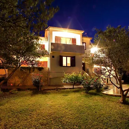 4197b Διαμέρισμα *