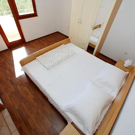 4197b Διαμέρισμα *